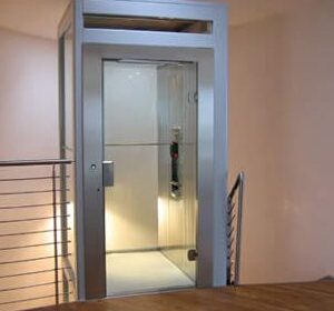 Orion - Elevador vertical: Plataforma hidráulica eficiente y personalizable. Instalación en hueco de obra, fácil y rápida. Mejora tu hogar o empresa con seguridad certificada.