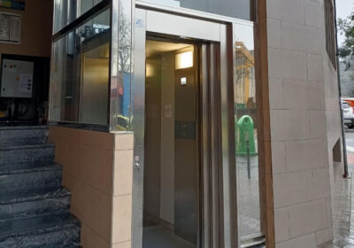 DH - Elevador residencial: Accesibilidad certificada hasta 12 metros. Solución perfecta para viviendas y locales comerciales.