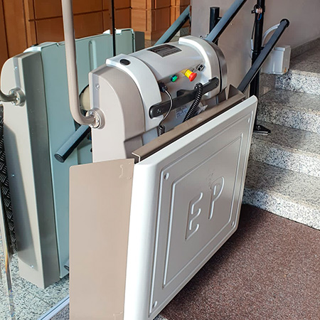 Instalación de plataformas salvaescaleras en Galicia